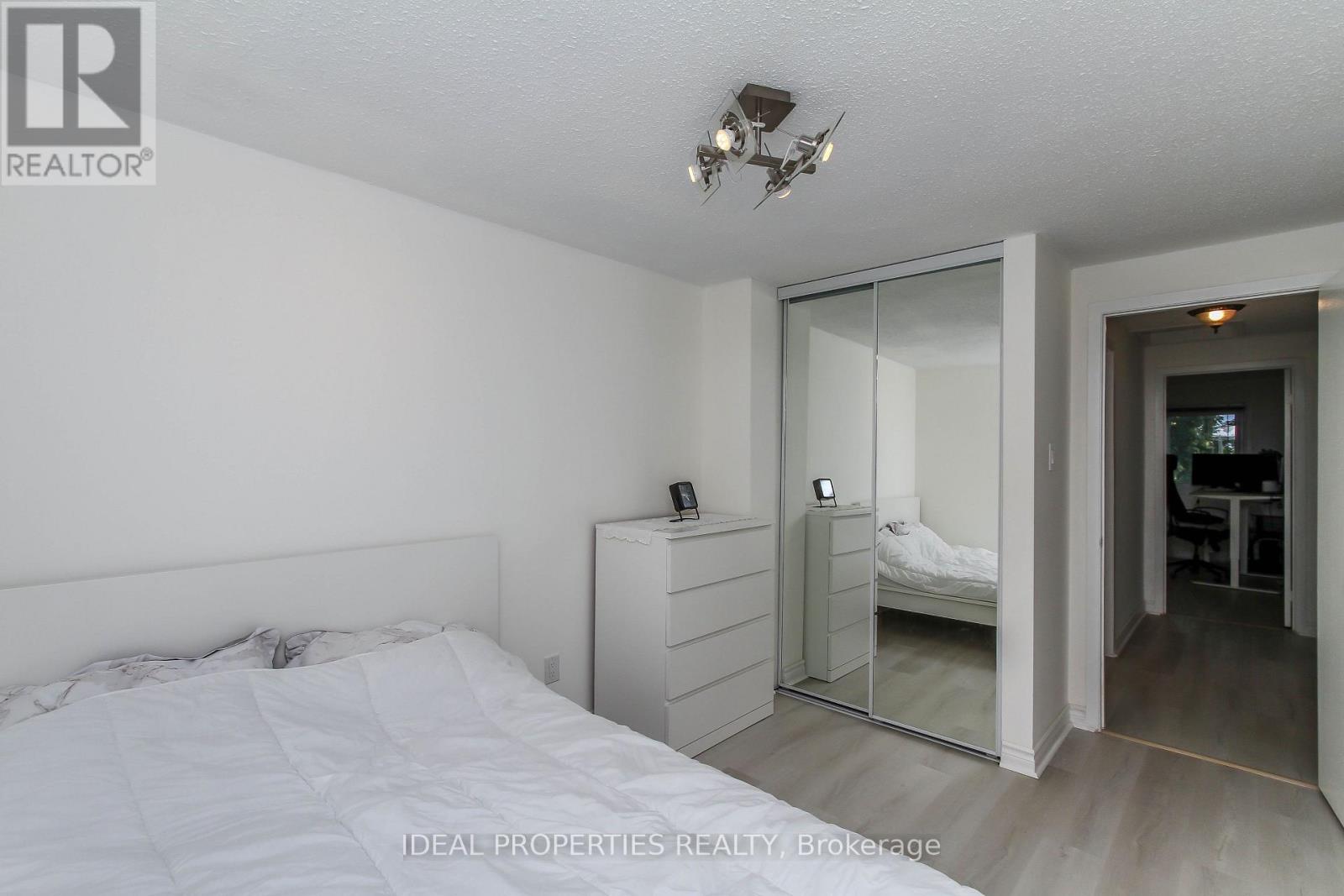 #26 2415 SOUTHVALE CRESCENT - 24