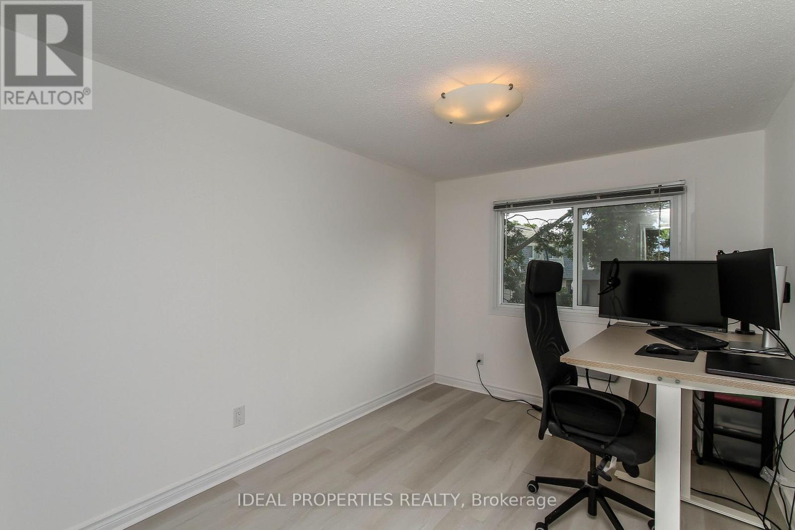 #26 2415 SOUTHVALE CRESCENT - 25