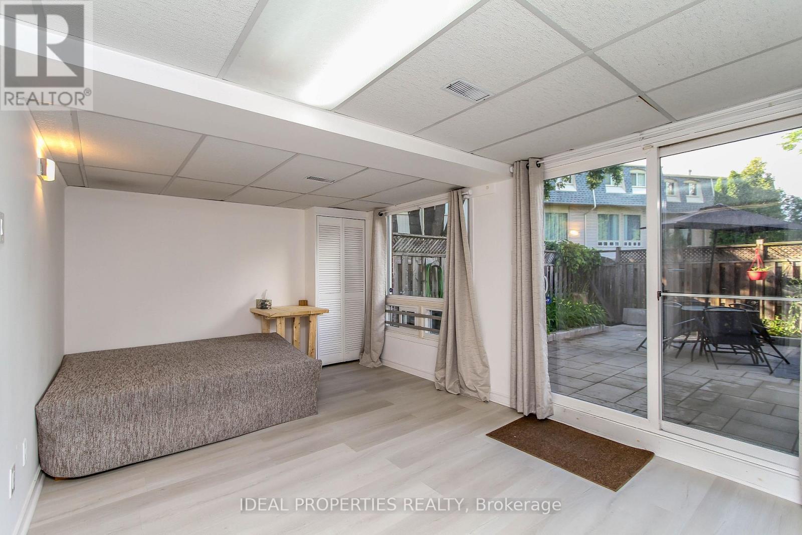 #26 2415 SOUTHVALE CRESCENT - 27