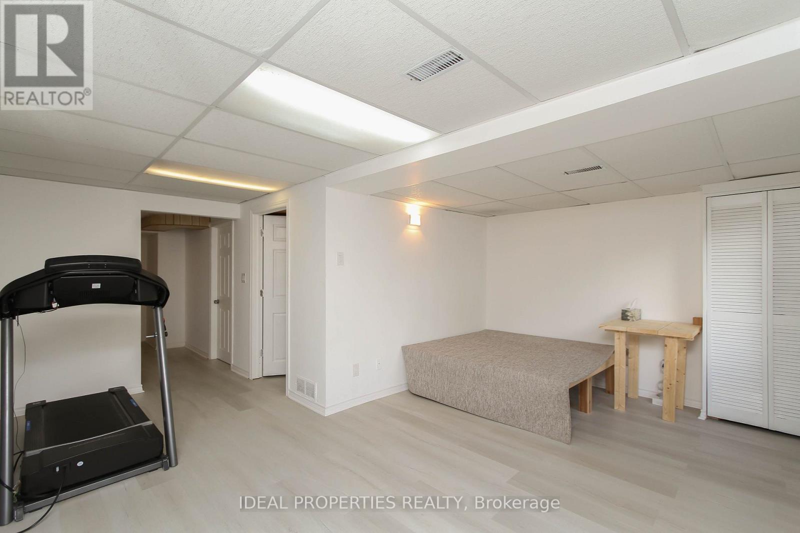 #26 2415 SOUTHVALE CRESCENT - 29