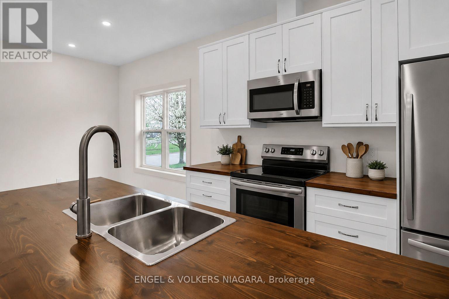 154 ROOSEVELT AVENUE - 6