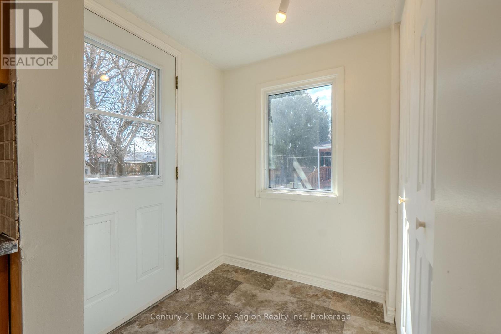 18 POLLARD AVENUE - 11