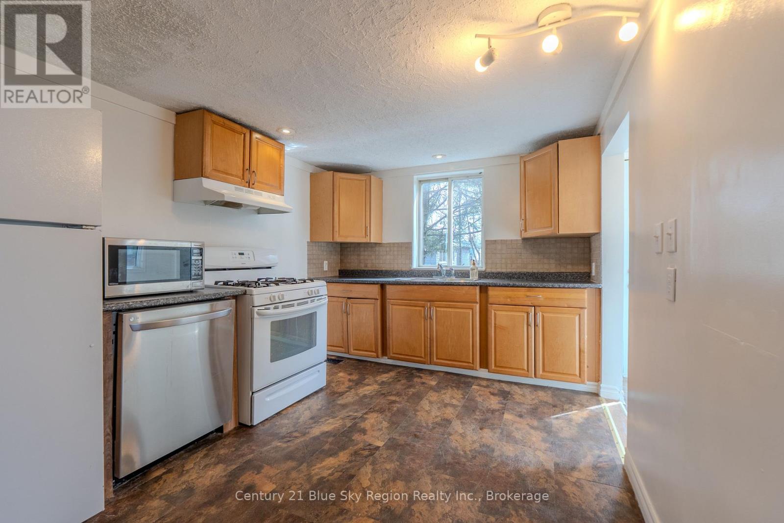 18 POLLARD AVENUE - 3