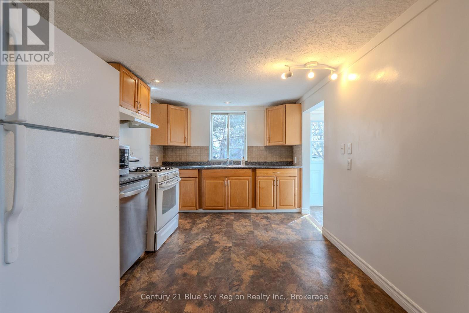 18 POLLARD AVENUE - 4