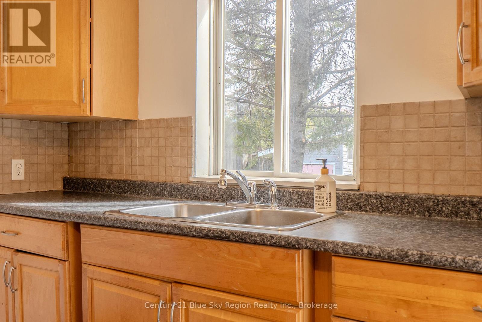 18 POLLARD AVENUE - 5