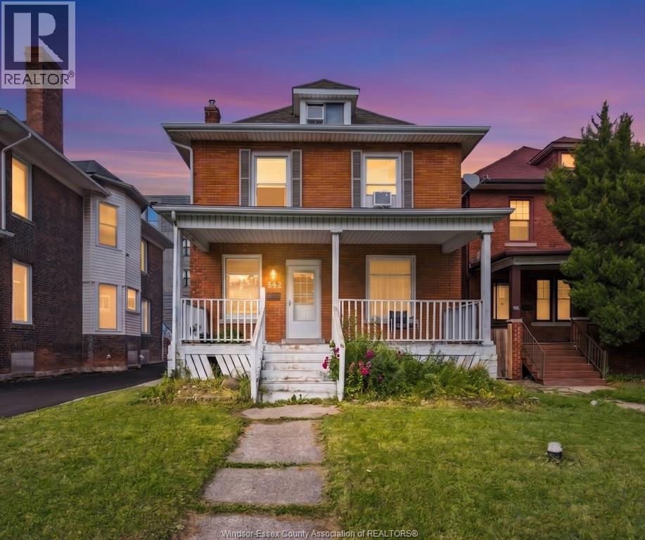 542 VICTORIA AVENUE - 1