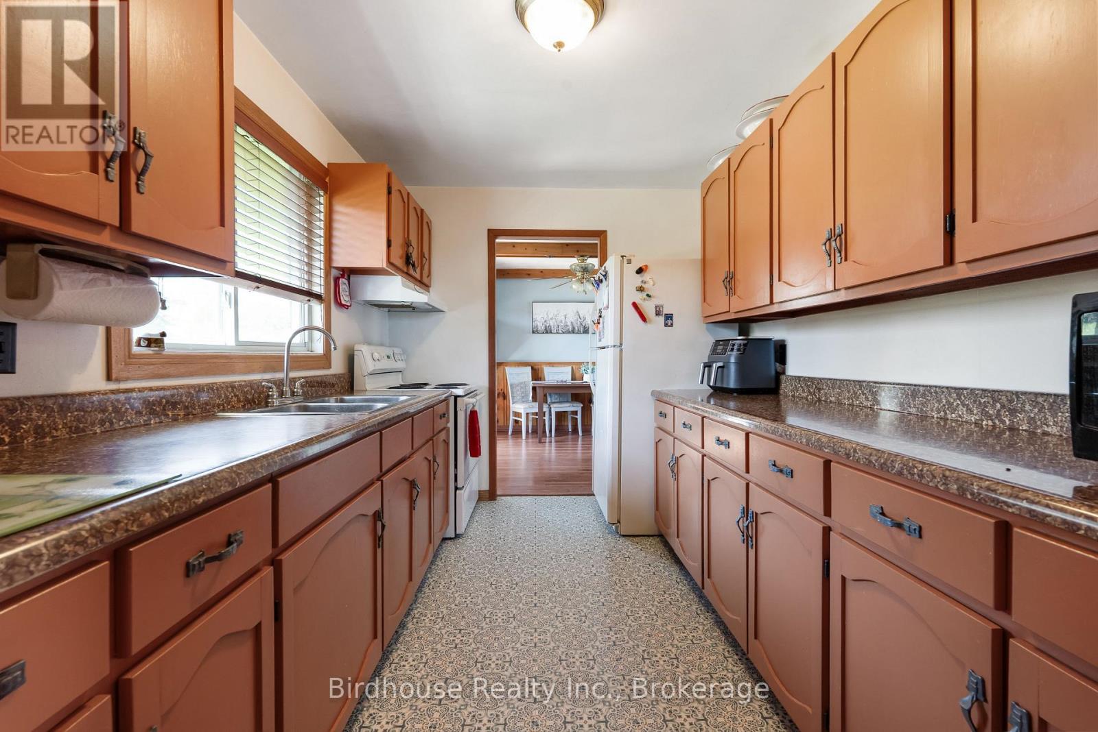 24 GILLIS STREET - 10