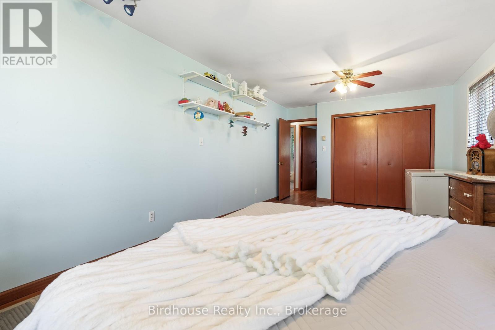 24 GILLIS STREET - 17