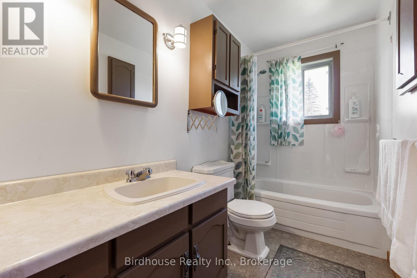 24 GILLIS STREET - 20