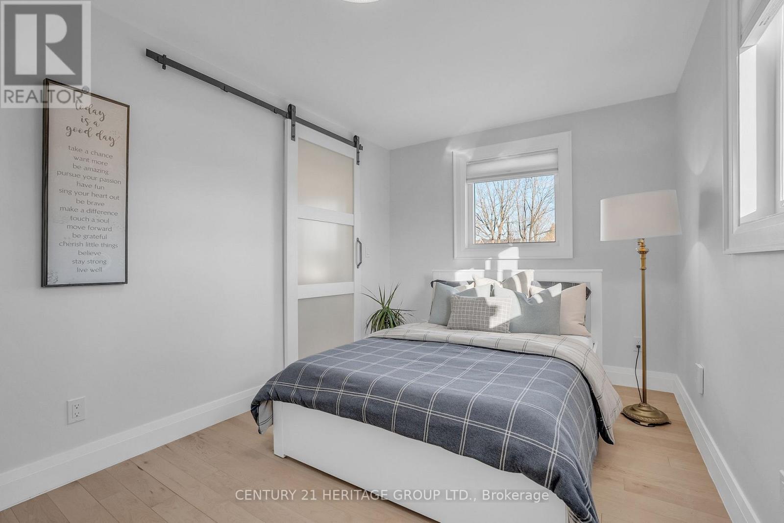 49 ANN STREET N - 26