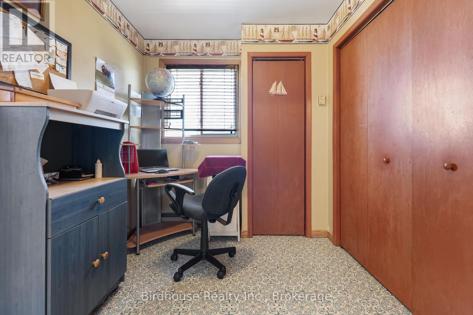 24 GILLIS STREET - 23