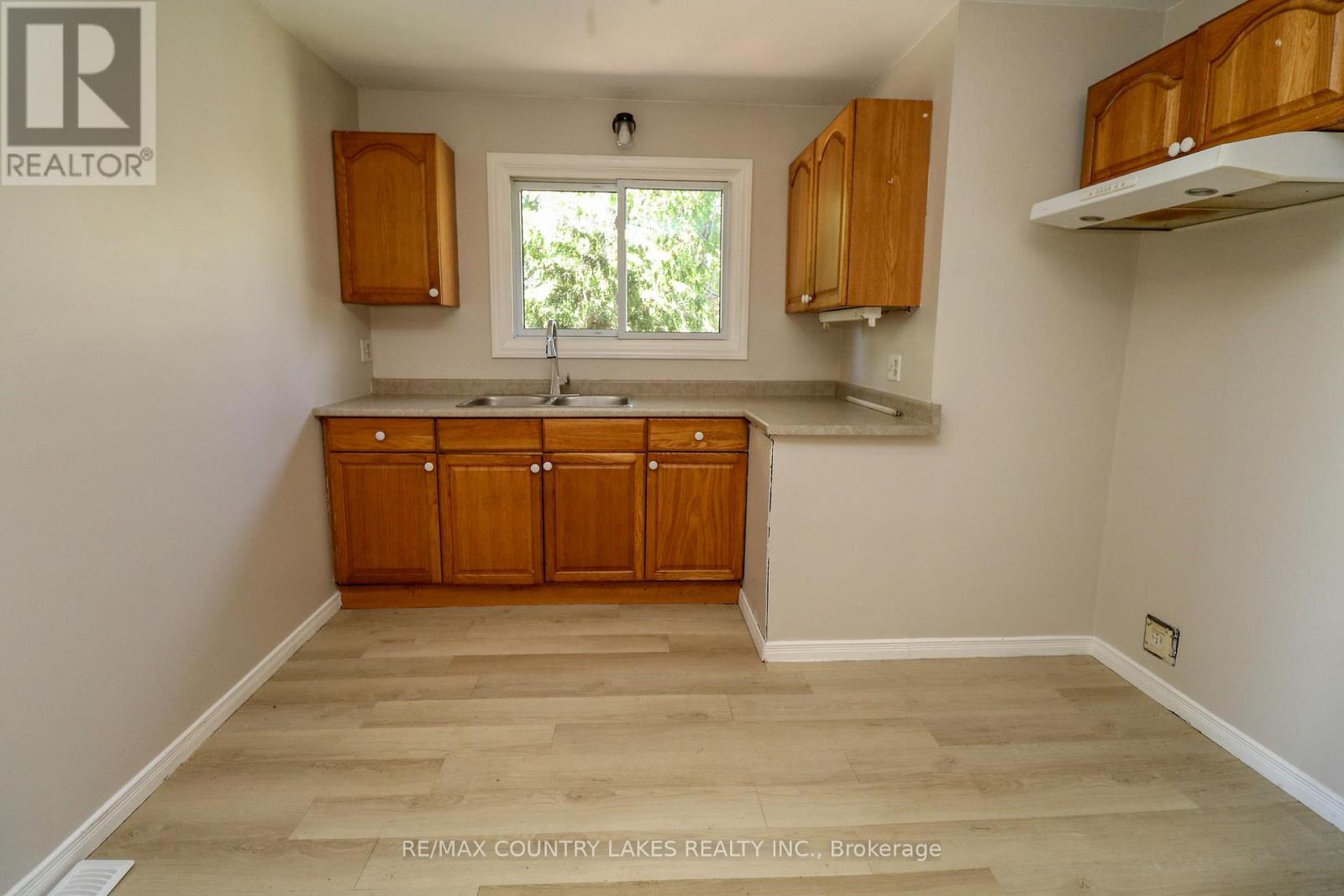 25035/7 MAPLE BEACH ROAD - 27
