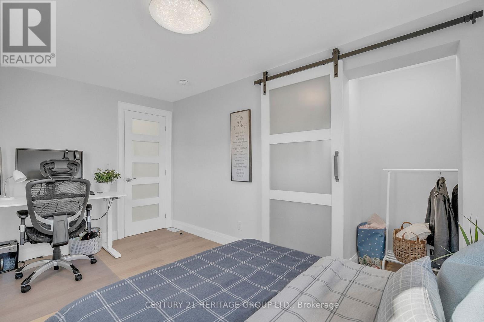 49 ANN STREET N - 28