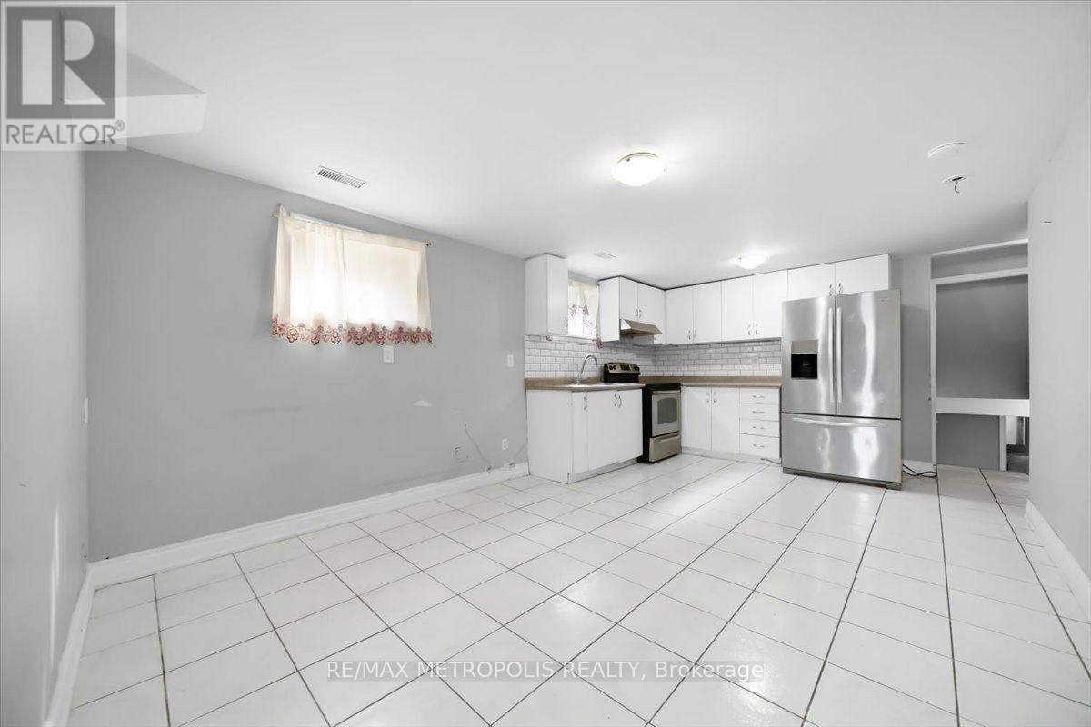 39 JELLICOE CRESCENT - 36
