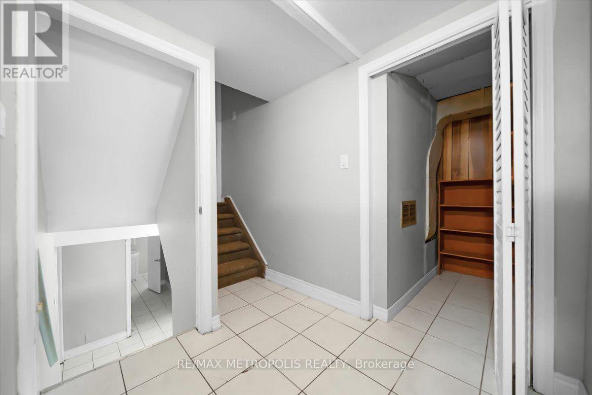 39 JELLICOE CRESCENT - 34
