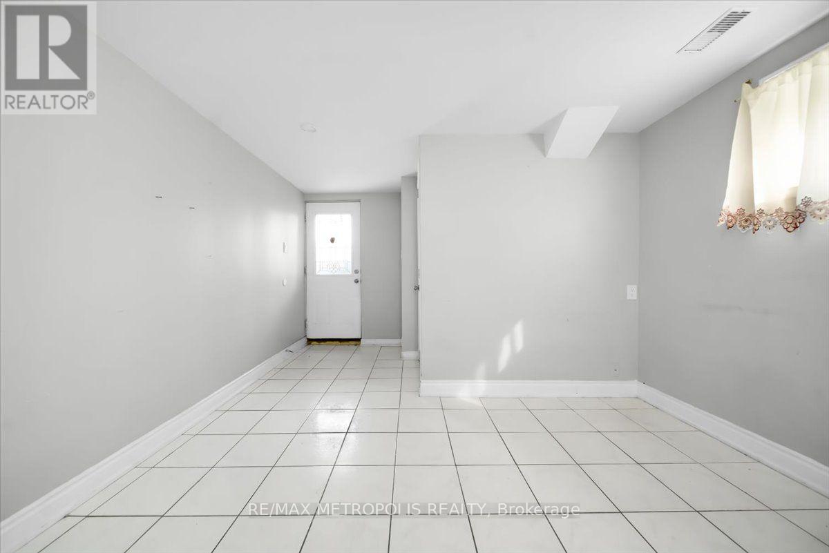 39 JELLICOE CRESCENT - 35