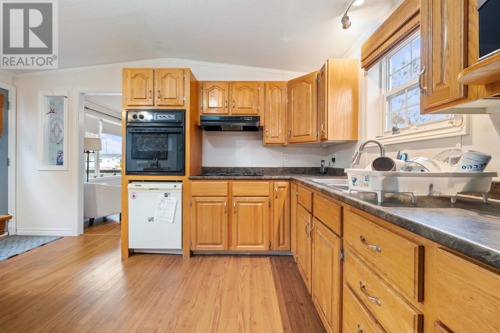 24 Eddy Street - 27