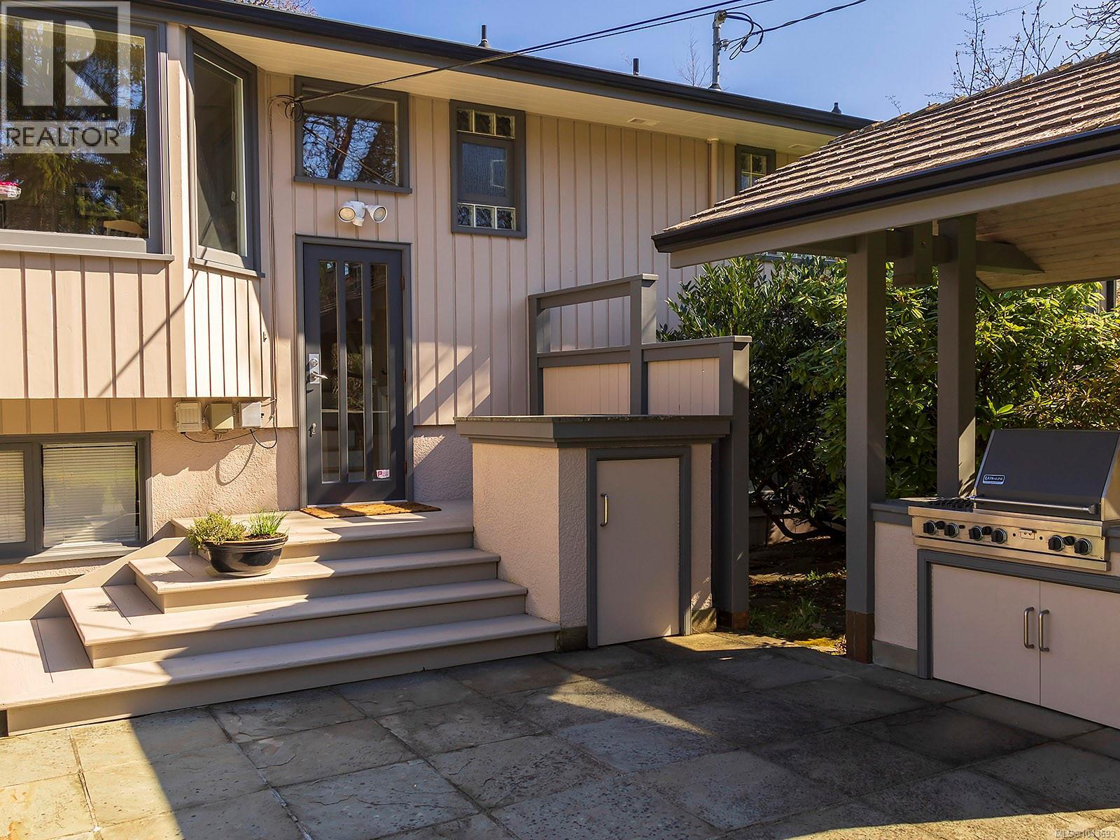  3240 Beach Drive, Oak Bay