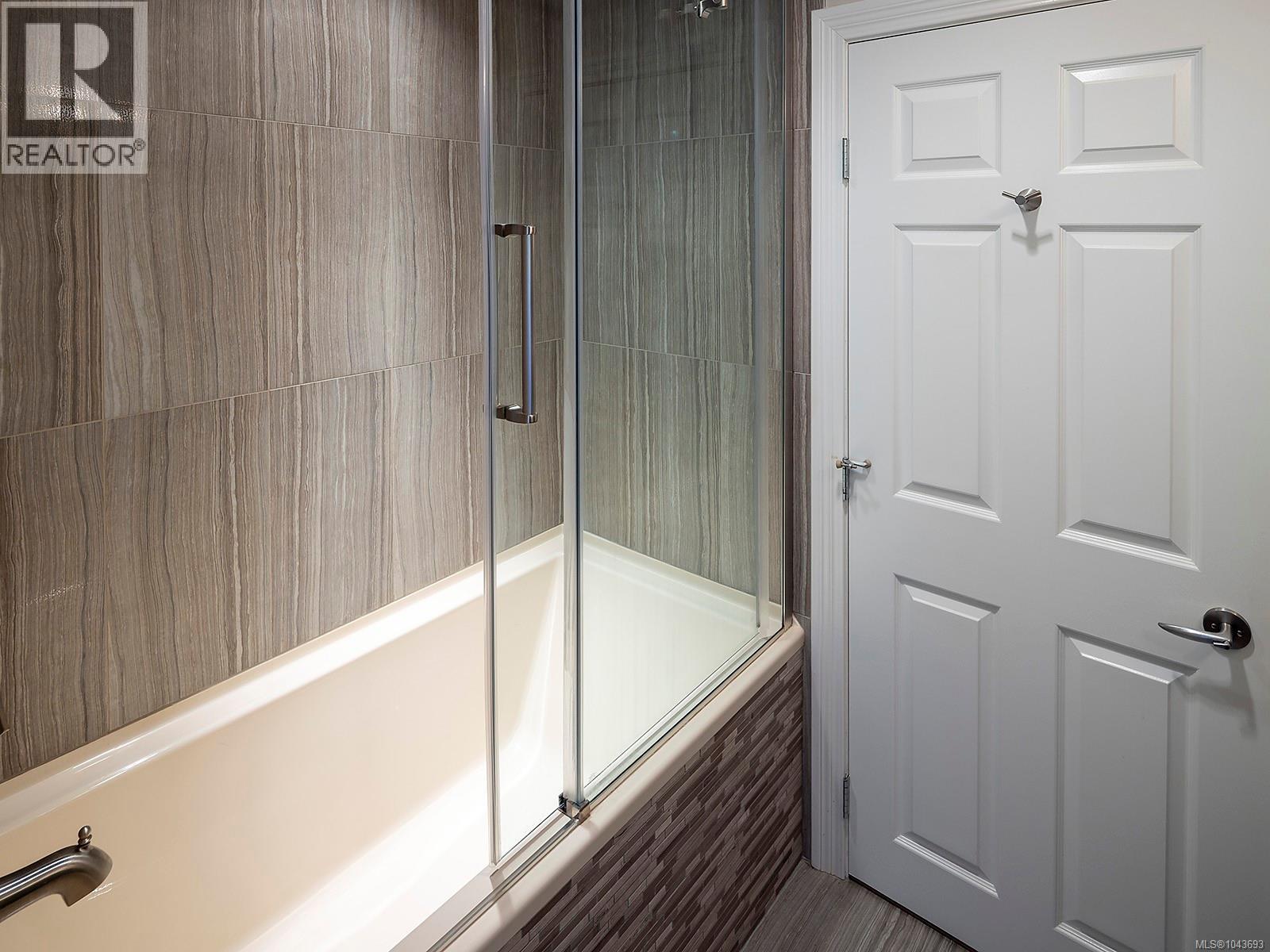  3240 Beach Drive, Oak Bay