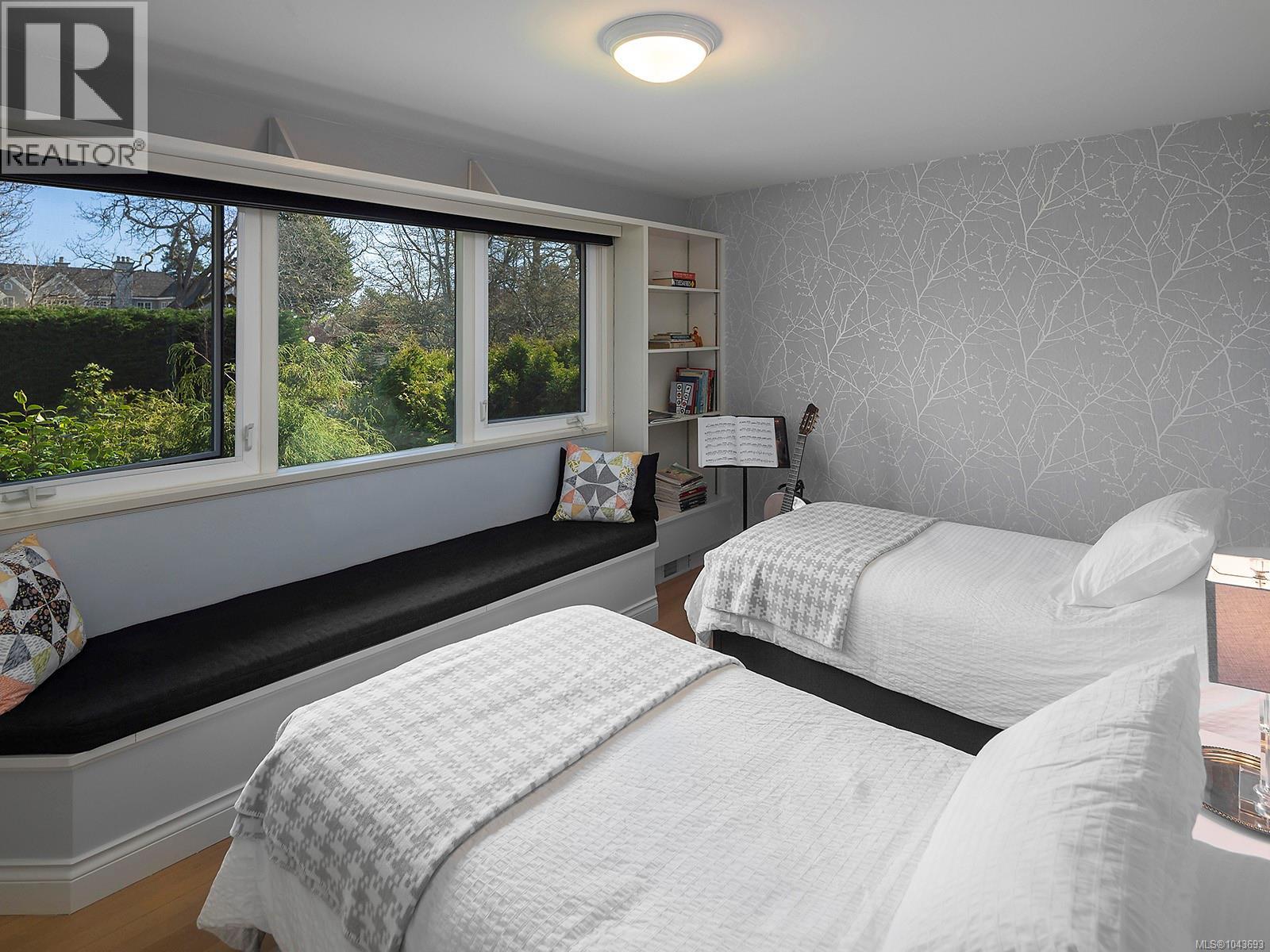  3240 Beach Drive, Oak Bay