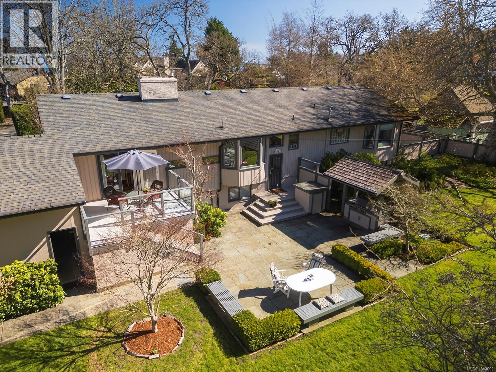  3240 Beach Drive, Oak Bay