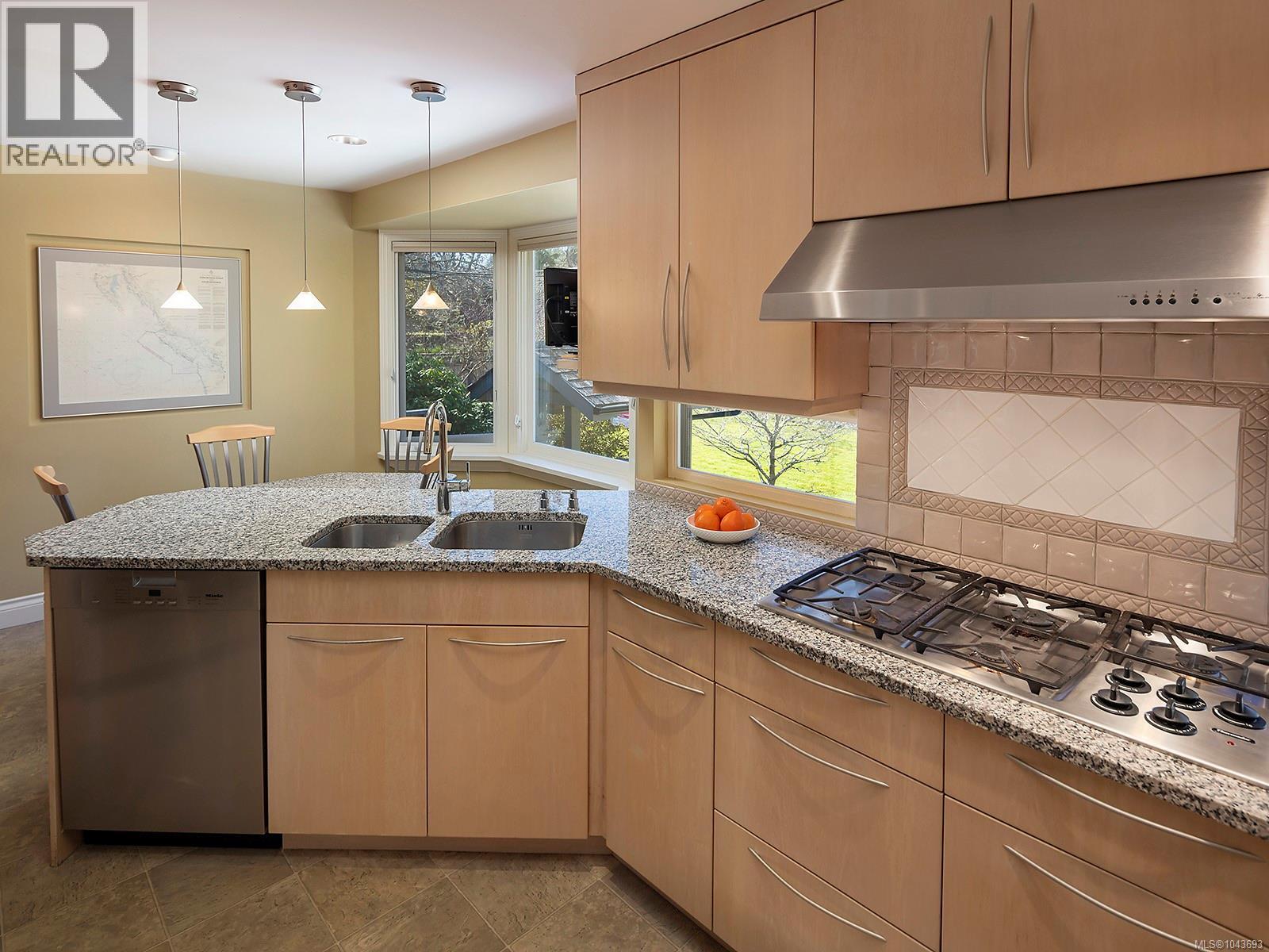  3240 Beach Drive, Oak Bay