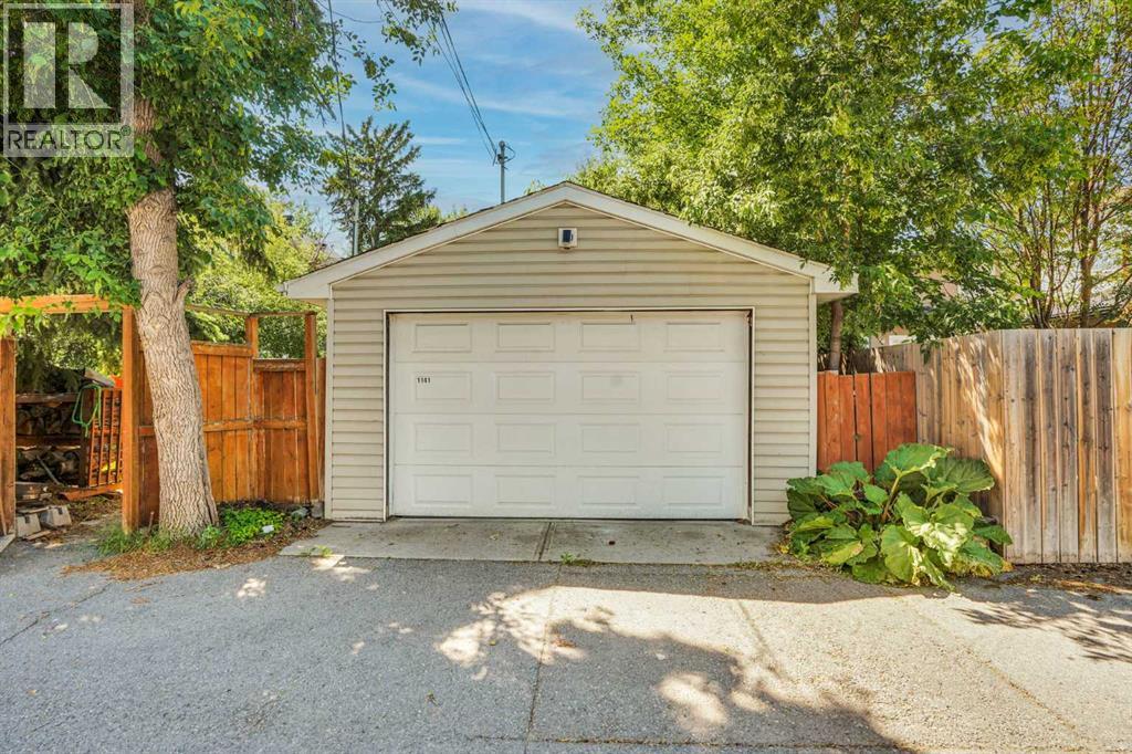 1141 Regent Crescent NE - 39