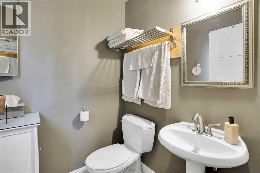 1141 Regent Crescent NE - 16