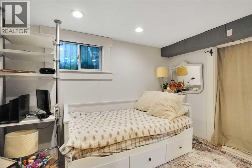 1141 Regent Crescent NE - 38