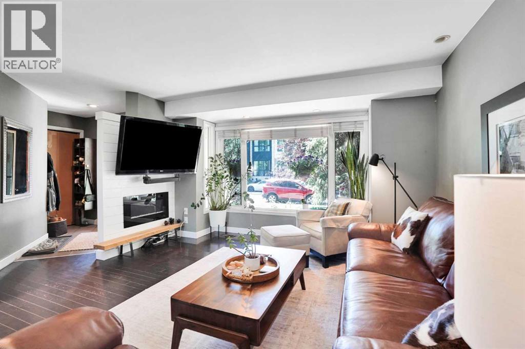 1141 Regent Crescent NE - 5