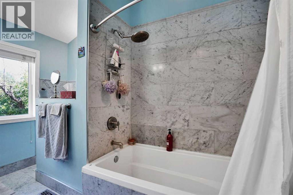 1141 Regent Crescent NE - 25
