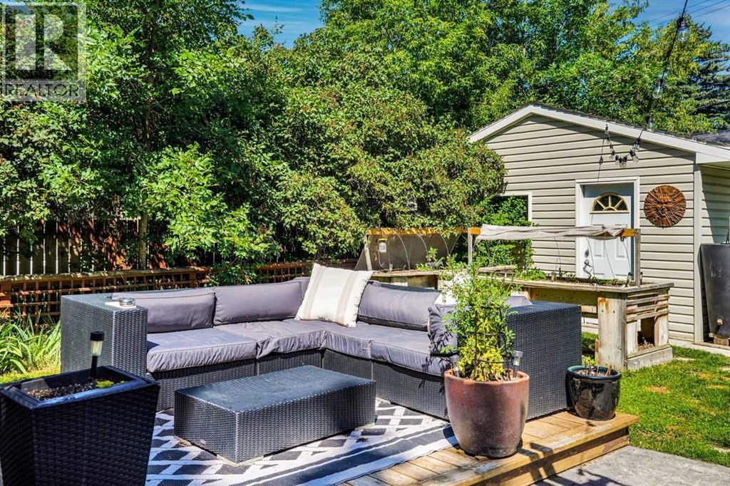 1141 Regent Crescent NE - 43