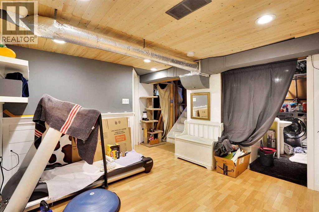 1141 Regent Crescent NE - 31