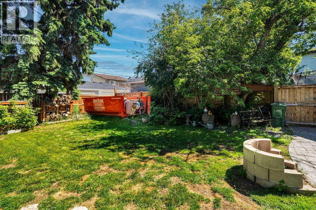 1141 Regent Crescent NE - 41