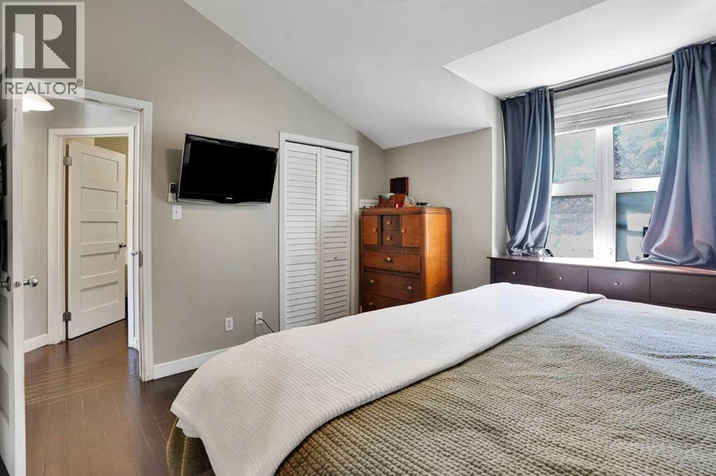 1141 Regent Crescent NE - 24