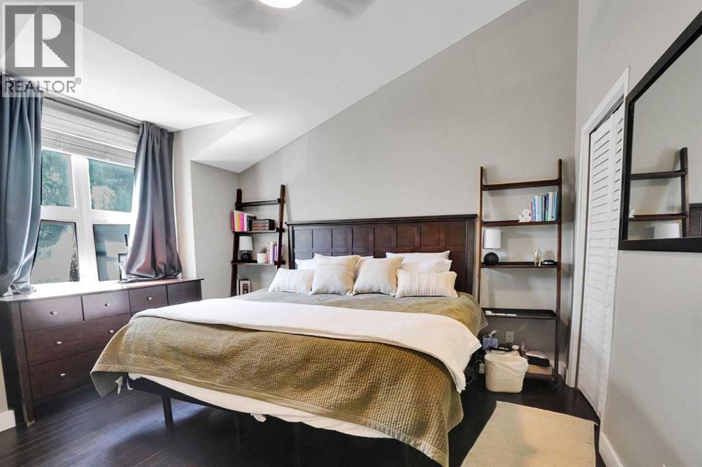 1141 Regent Crescent NE - 21