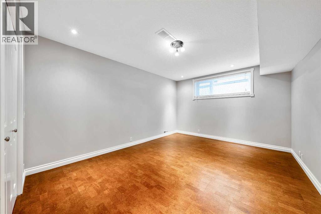 224 Varsity Crescent NW - 27
