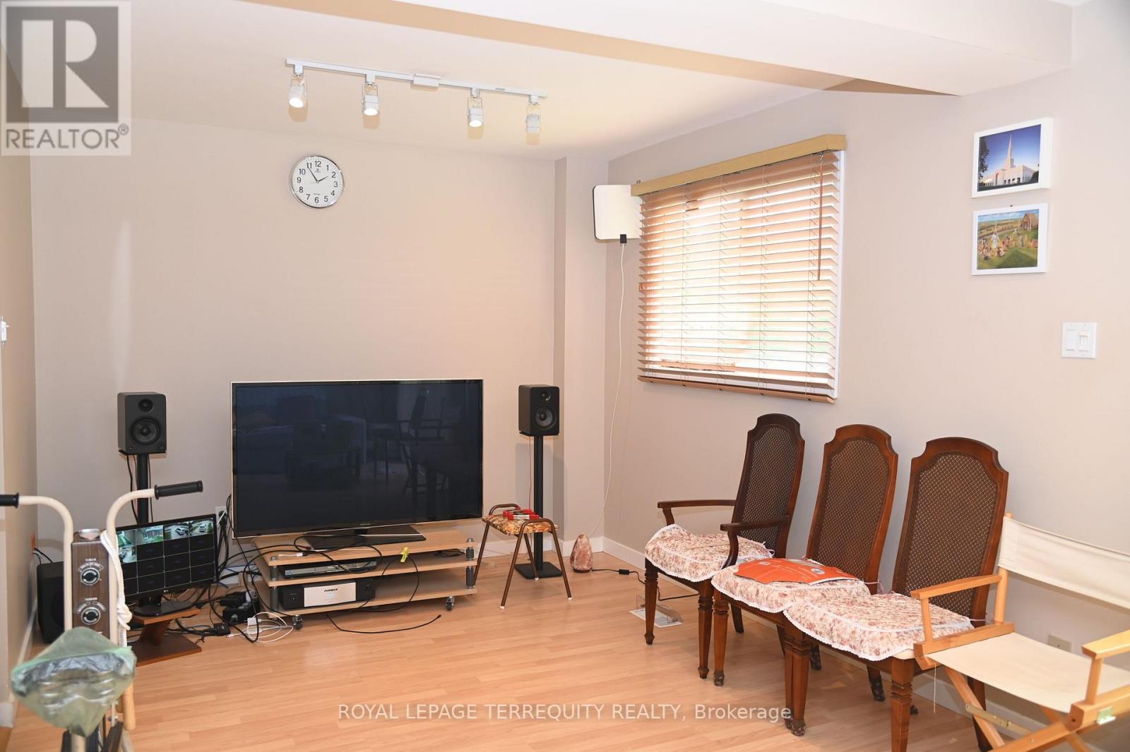22 WHITE HEATHER BOULEVARD - Image 12