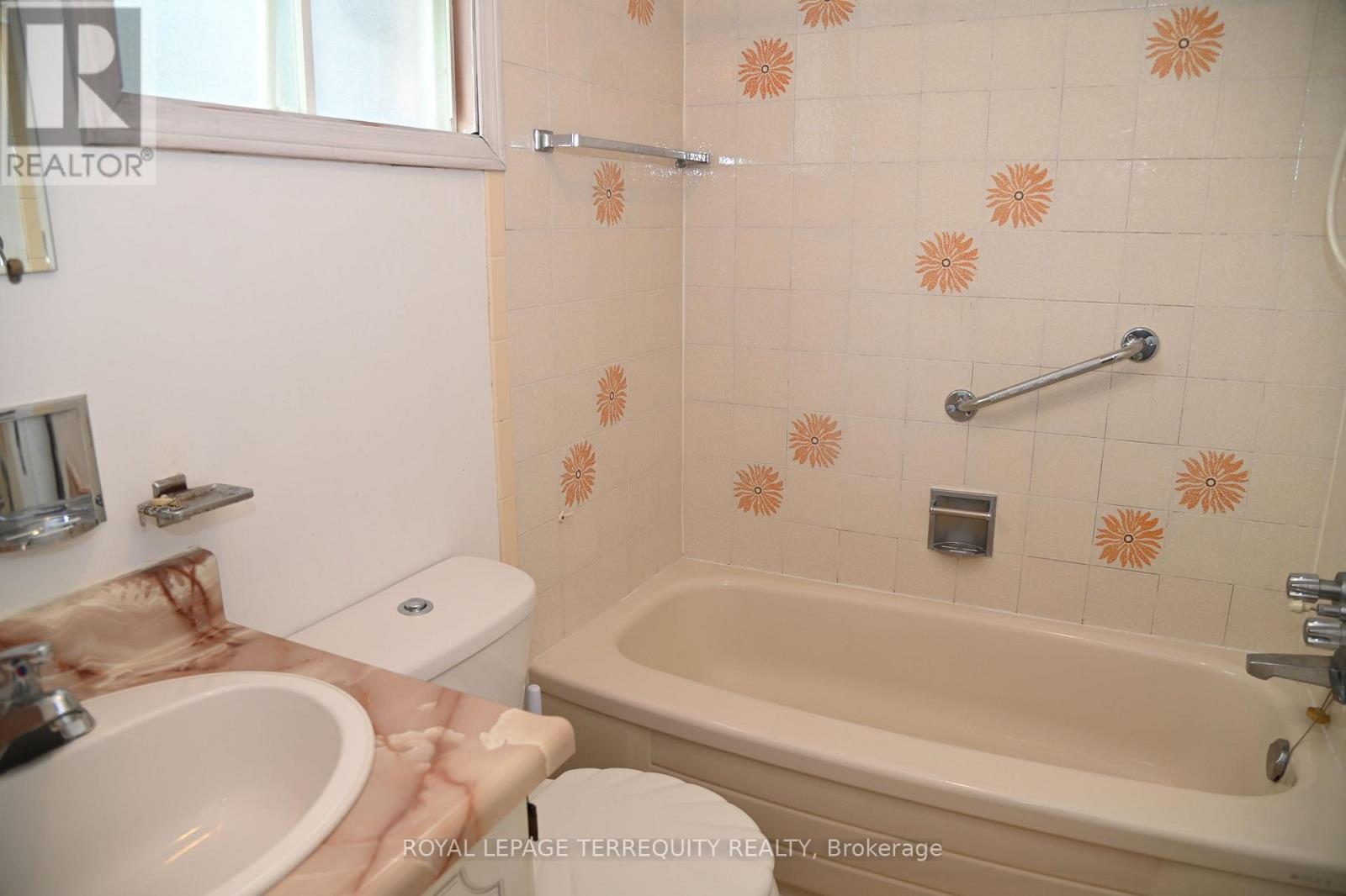 22 WHITE HEATHER BOULEVARD - Image 15