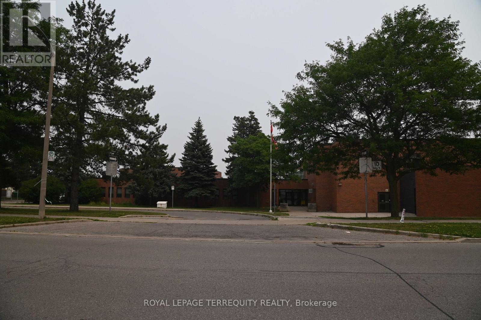 22 WHITE HEATHER BOULEVARD - 23