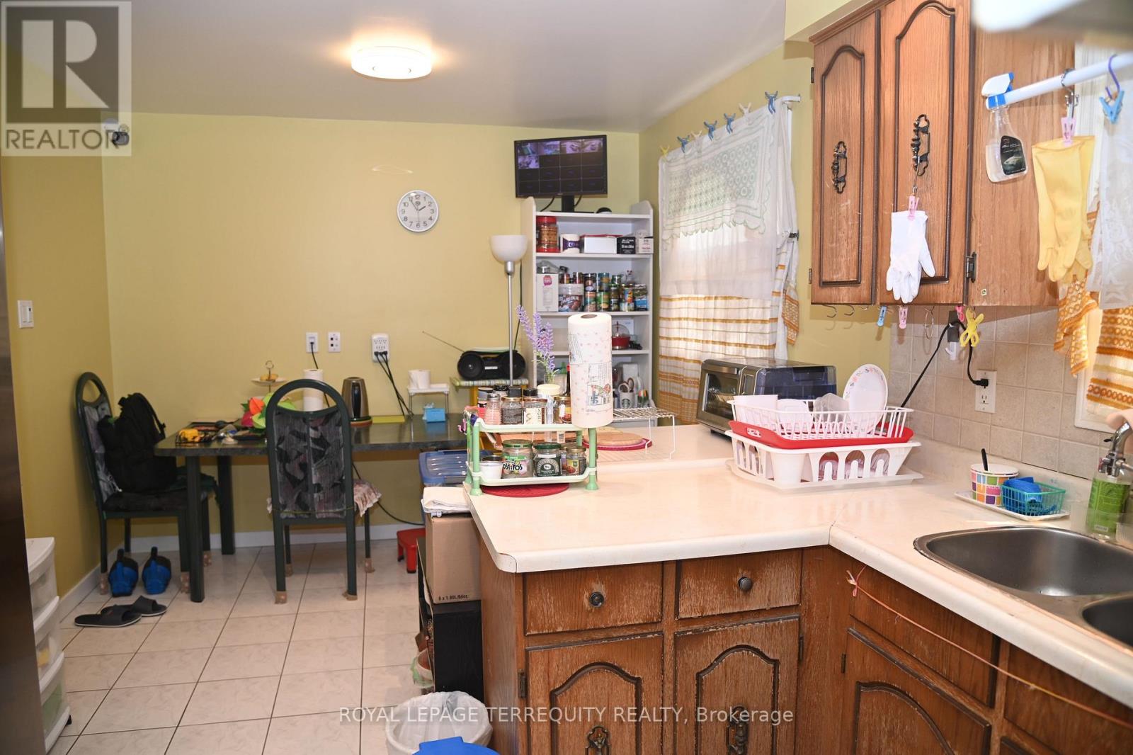 22 WHITE HEATHER BOULEVARD - Image 8
