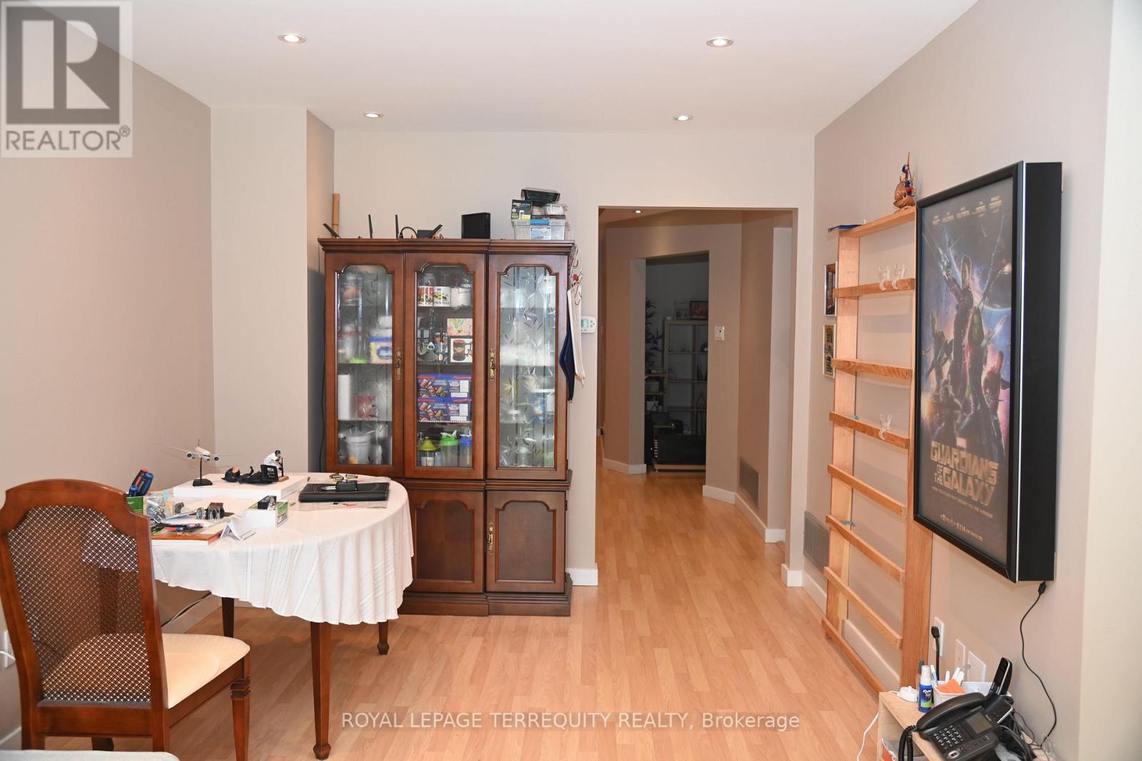 22 WHITE HEATHER BOULEVARD - 9