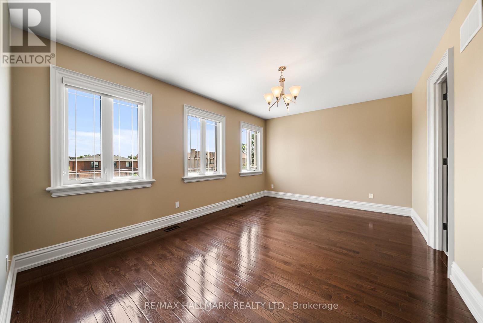 34 MAY AVENUE - Image 30