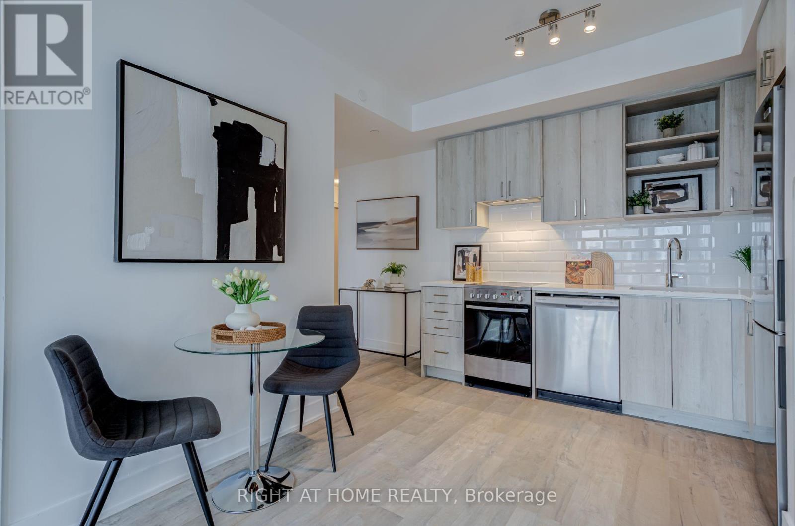 #707 50 GEORGE BUTCHART DRIVE - 12