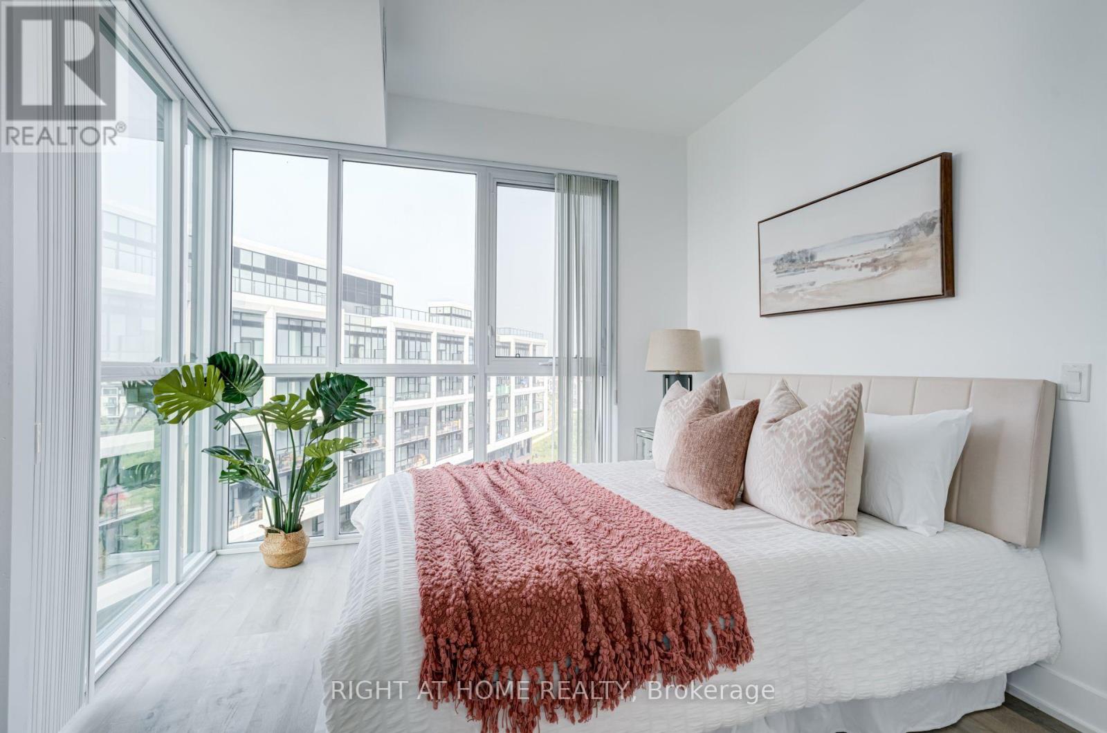 #707 50 GEORGE BUTCHART DRIVE - 17