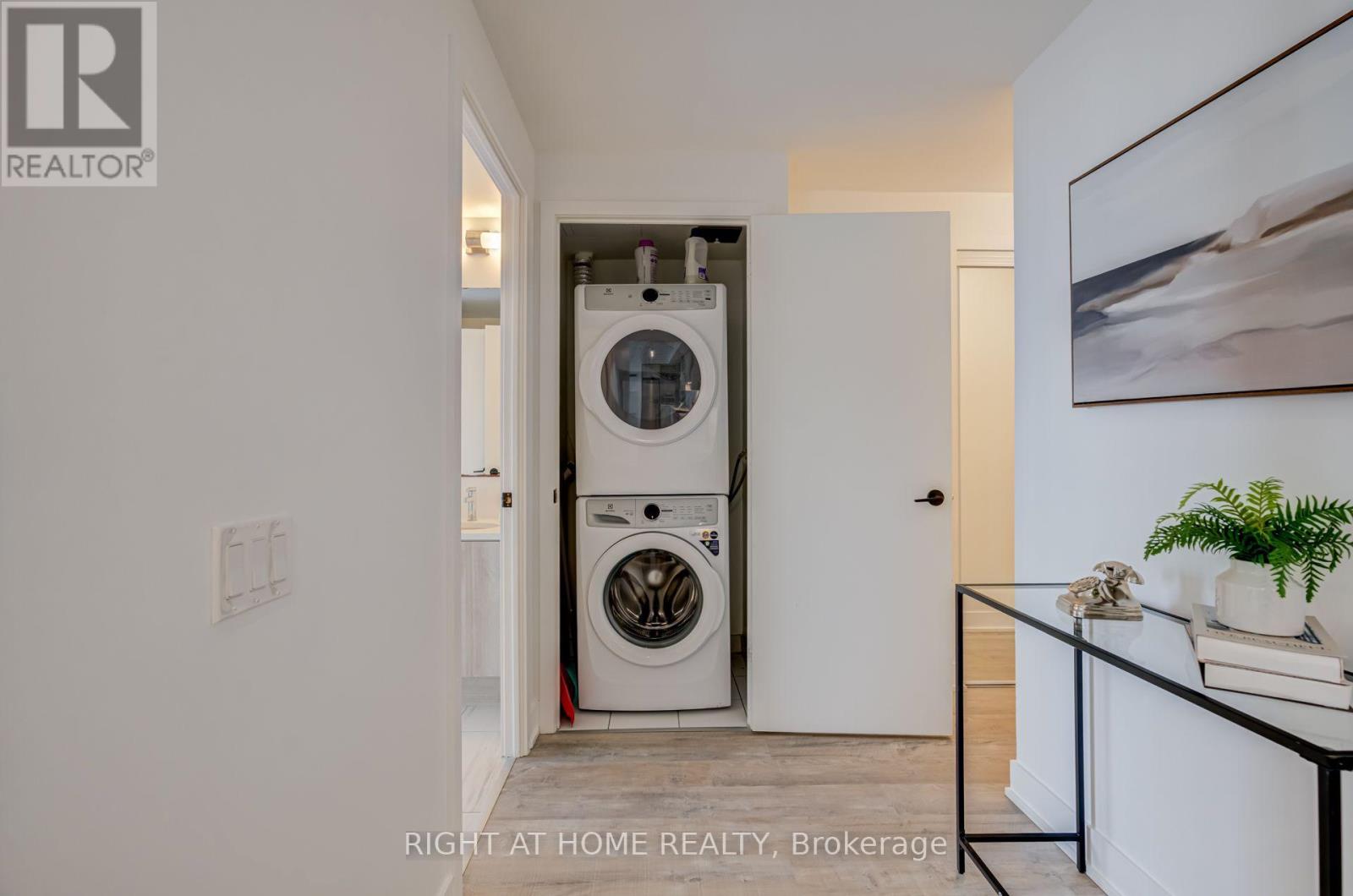 #707 50 GEORGE BUTCHART DRIVE - 22