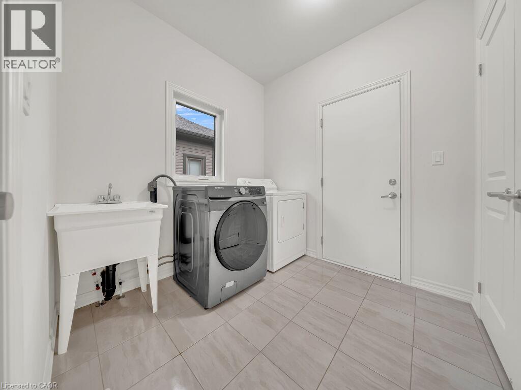138 SAUNDERS Street - Image 24