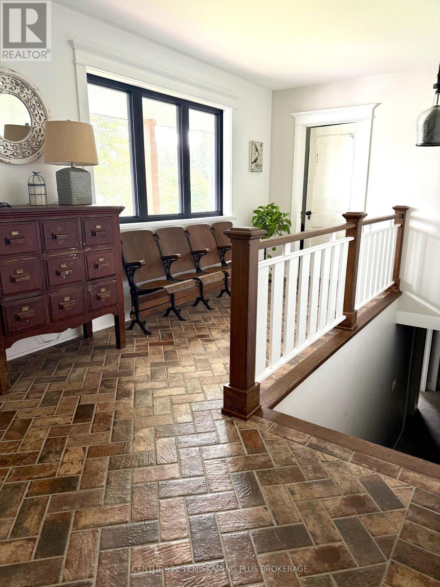 273 COSMAN CRESCENT - 5