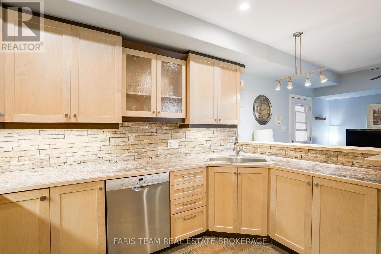 135 FOREST GLEN DRIVE - Image 32