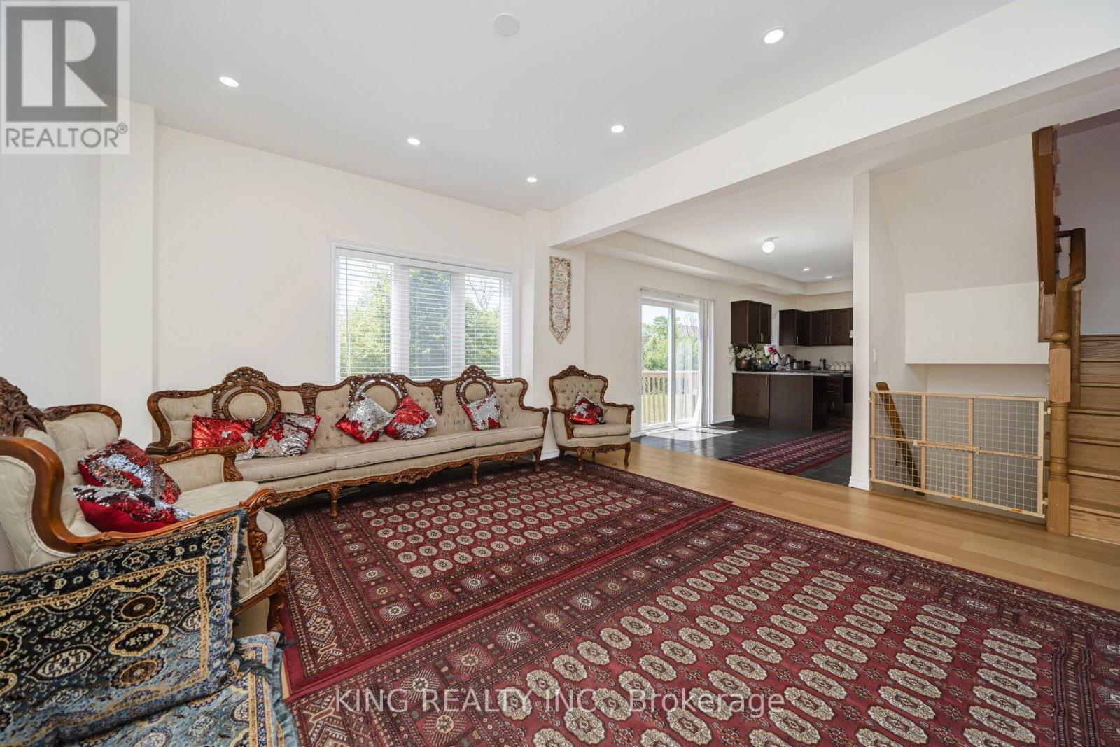 7 TODD CRESCENT - 16